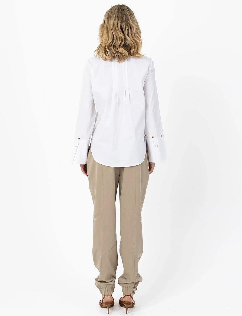 Coster Copenhagen - Shirt with back pleats - langärmlige hemden - white - 5