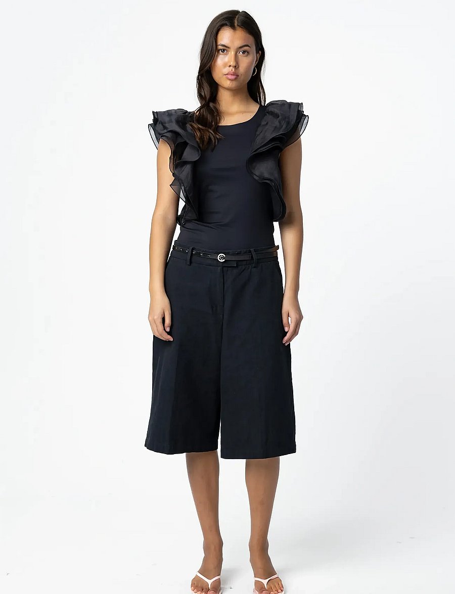 Coster Copenhagen - Top with ruffle sleeves - kurzärmelige blusen - black - 3