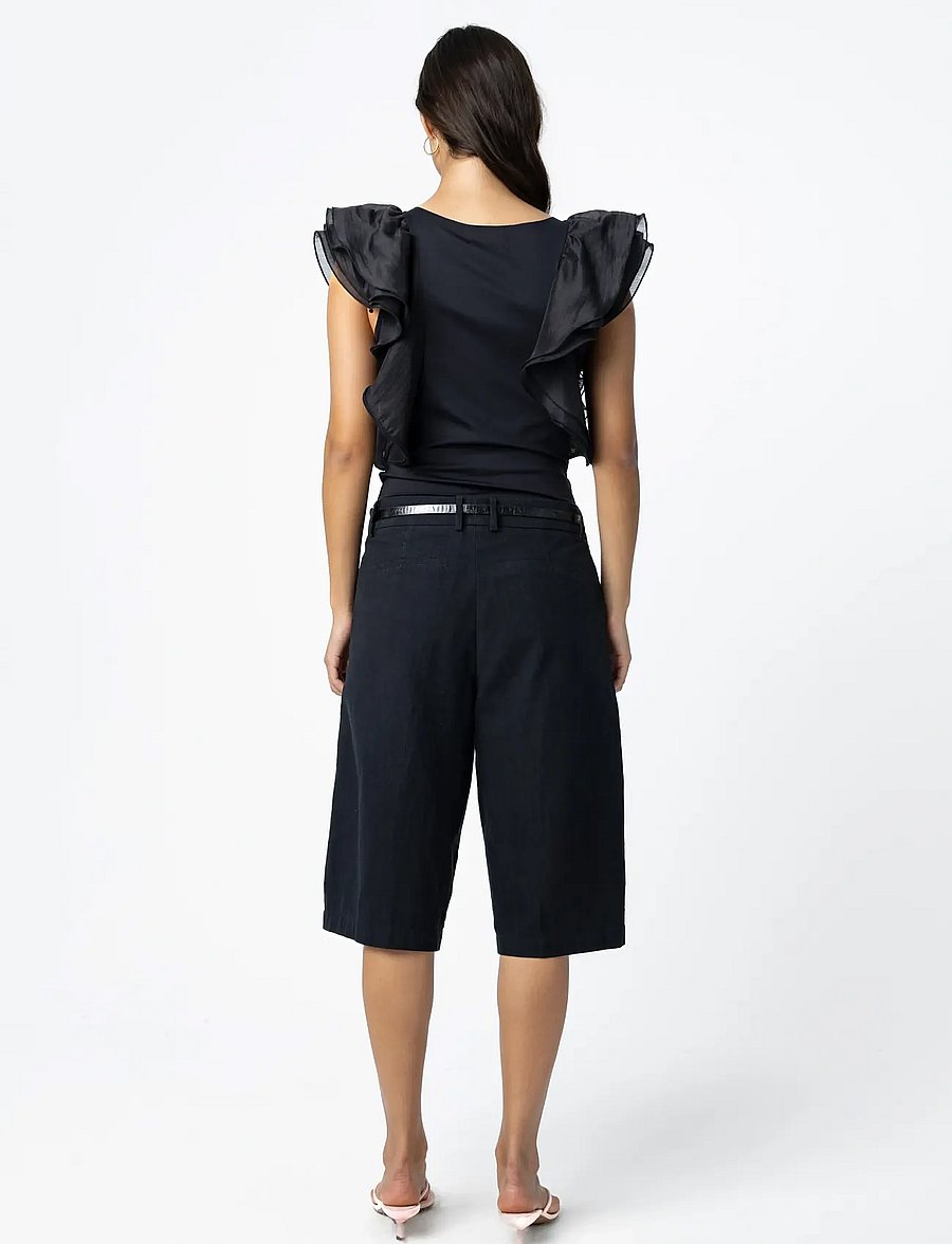 Coster Copenhagen - Top with ruffle sleeves - kurzärmelige blusen - black - 4