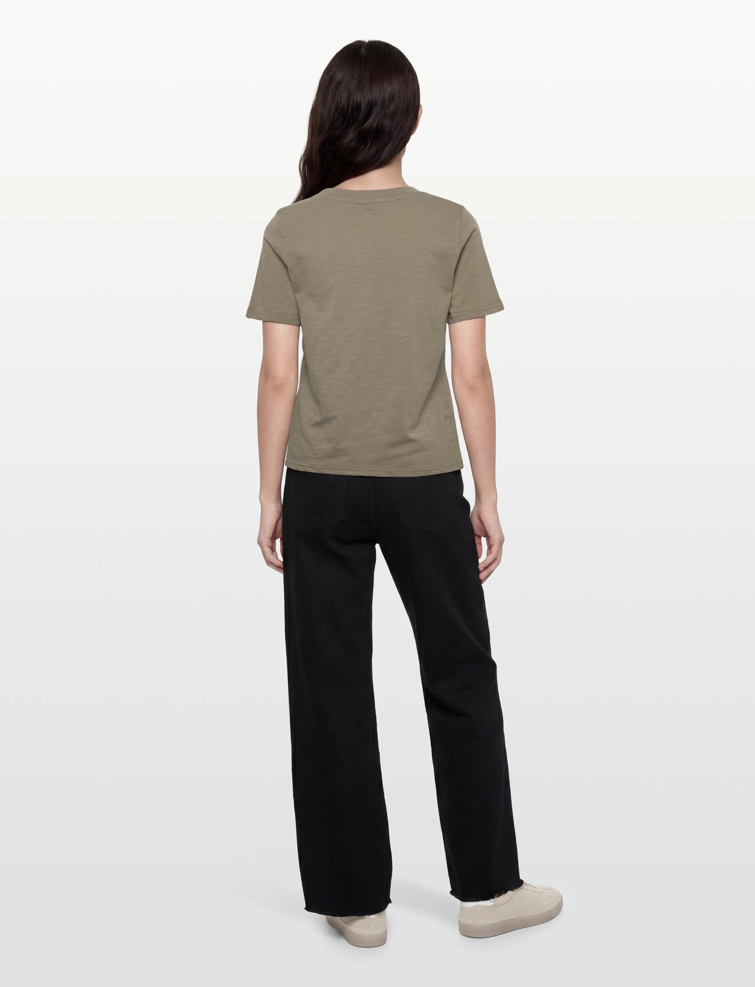 Coster Copenhagen - Tee with Heart embroidery - t-shirts - dusty olive - 4
