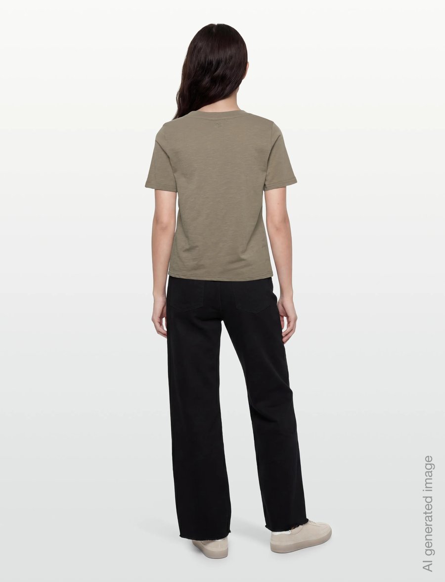 Coster Copenhagen - Tee with Heart embroidery - t-shirts - dusty olive - 4