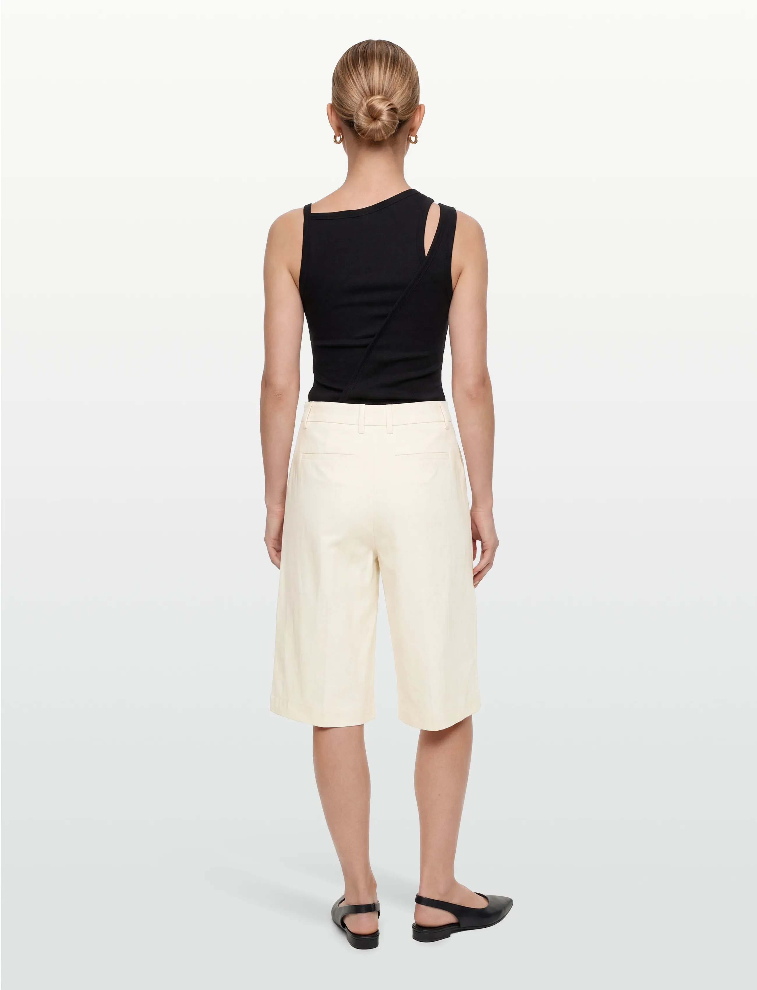 Coster Copenhagen - Shorts in linen - Petra fit - bermudashorts - off white - 4