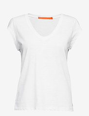 Coster Copenhagen - CC Heart basic v-neck t-shirt - t-shirty - white - 0