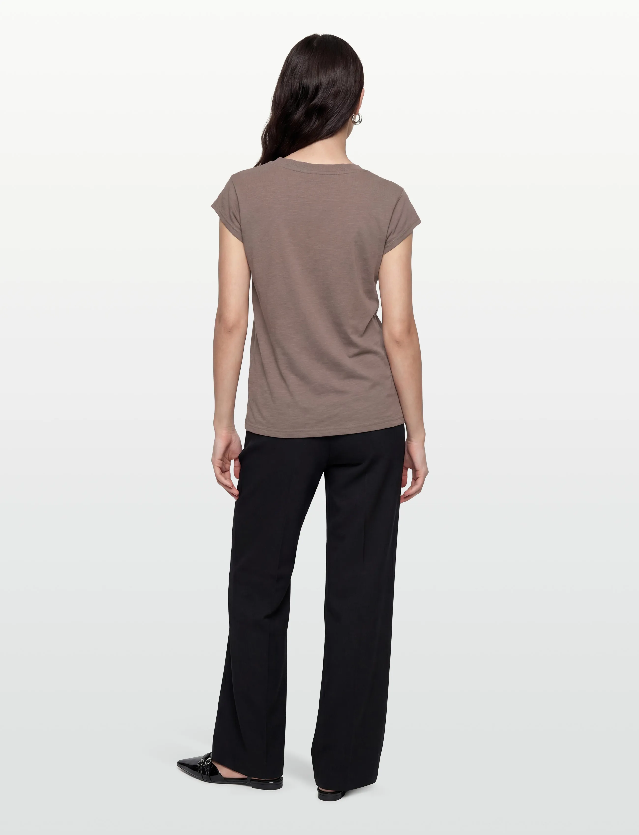 Coster Copenhagen - CC Heart basic round-neck t-shirt - t-shirts - dark mud - 4