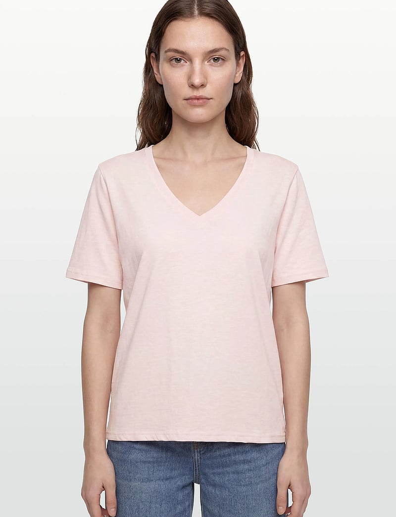 Coster Copenhagen - CC Heart basic regular v-neck t-shi - t-shirts - daisy pink - 3