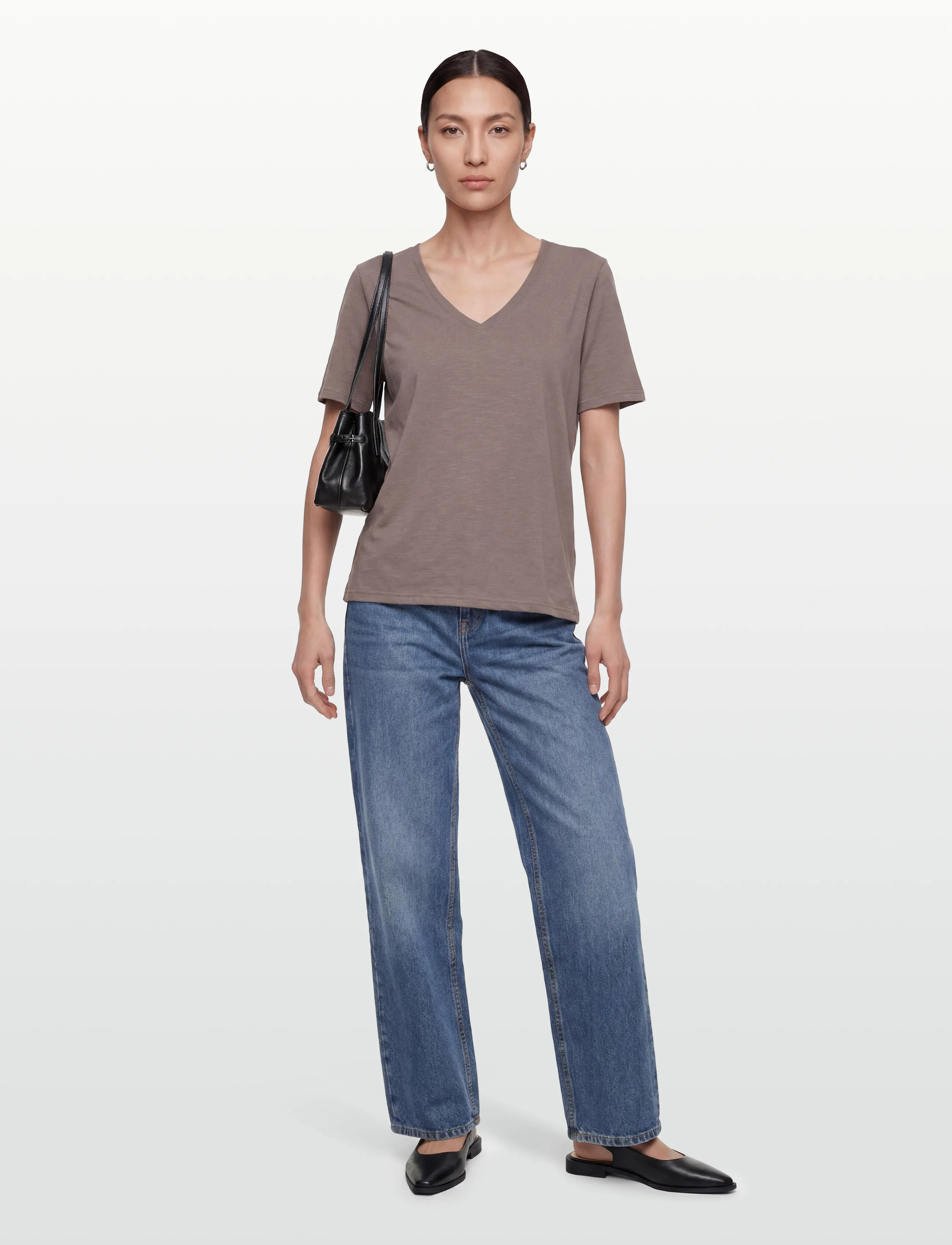 Coster Copenhagen CC Heart basic regular v-neck t-shi - Tøj - DARK MUD / beige