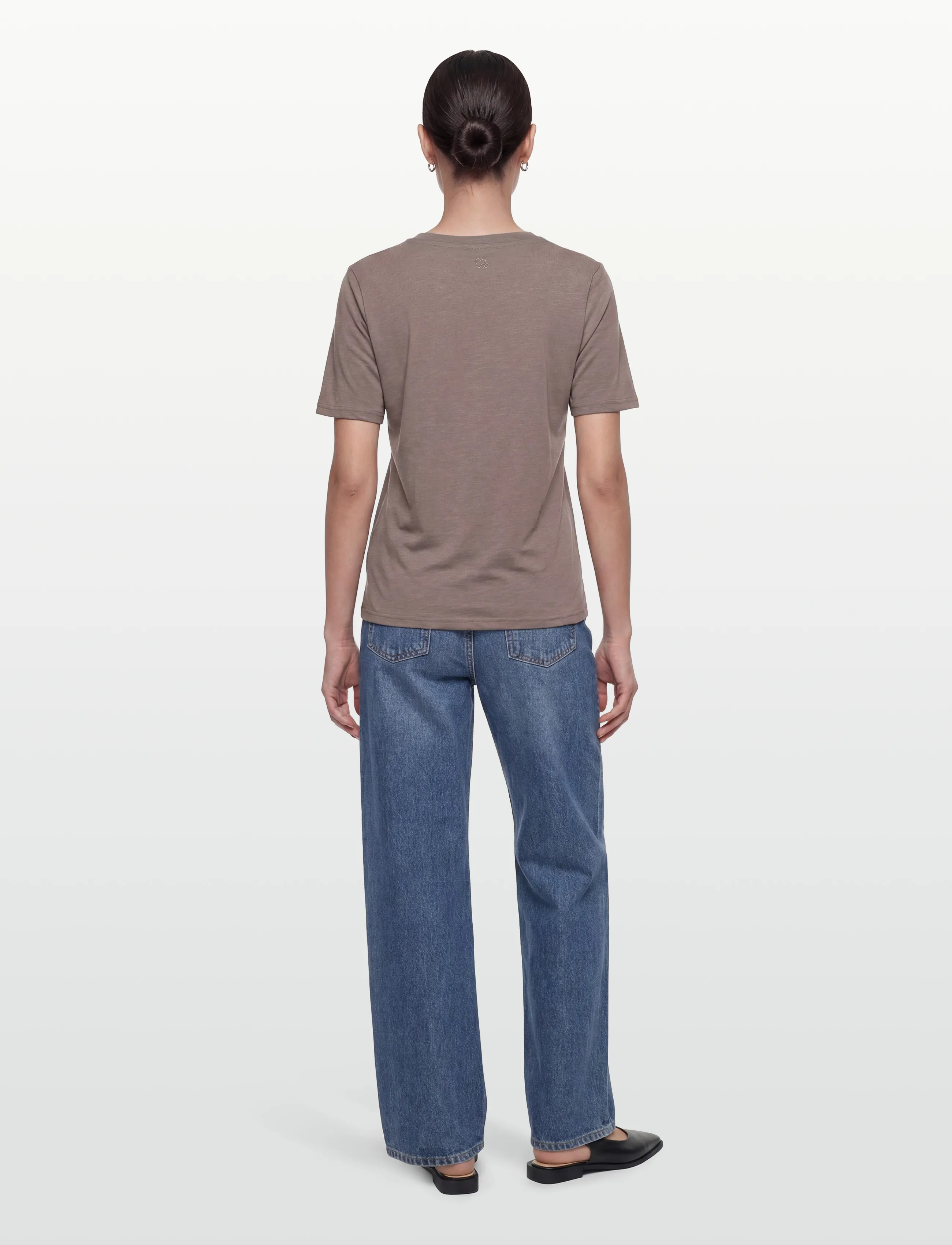 Coster Copenhagen Cc Heart Basic Regular V-Neck T-Shi t-shirts dam – bild 3