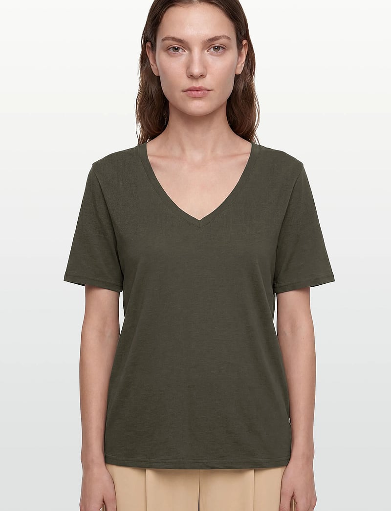 Coster Copenhagen - CC Heart basic regular v-neck t-shi - t-shirts - hunter green - 3