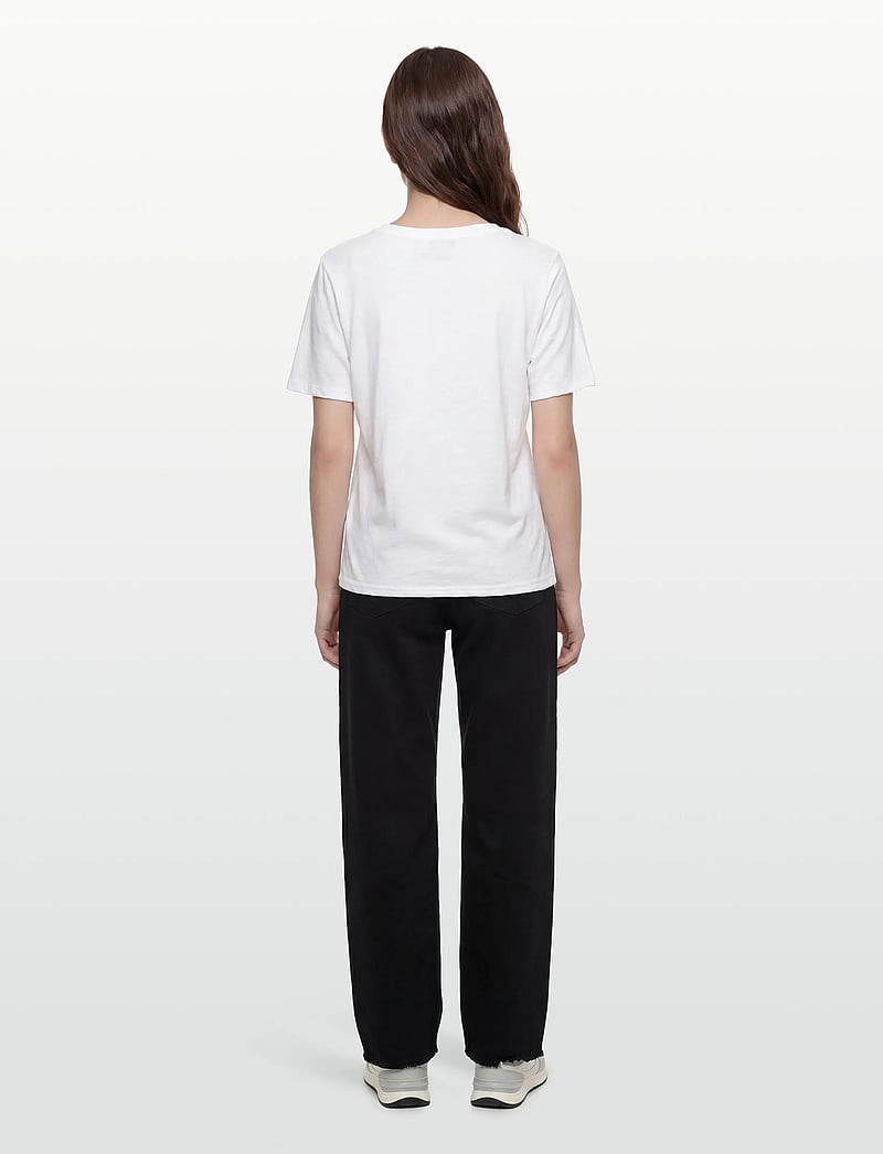 Coster Copenhagen - CC Heart basic regular v-neck t-shi - t-shirts - white - 4