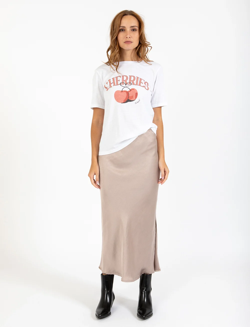 Coster Copenhagen - CC Heart CHERRIES t-shirt - Mid sleeve - t-shirts - white - 0