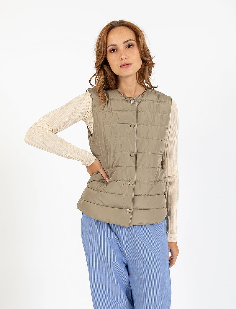 Coster Copenhagen - CC Heart ASTA quiltet vest - höstjackor - sand olive - 4
