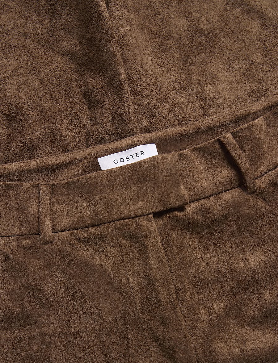Coster Copenhagen - Faux suede shorts - casual shorts - dark brown - 2