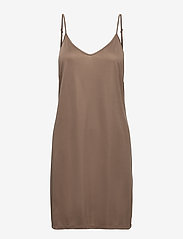 Coster Copenhagen - Dress in Recycled polyester - midi kjoler - mud brown - 2