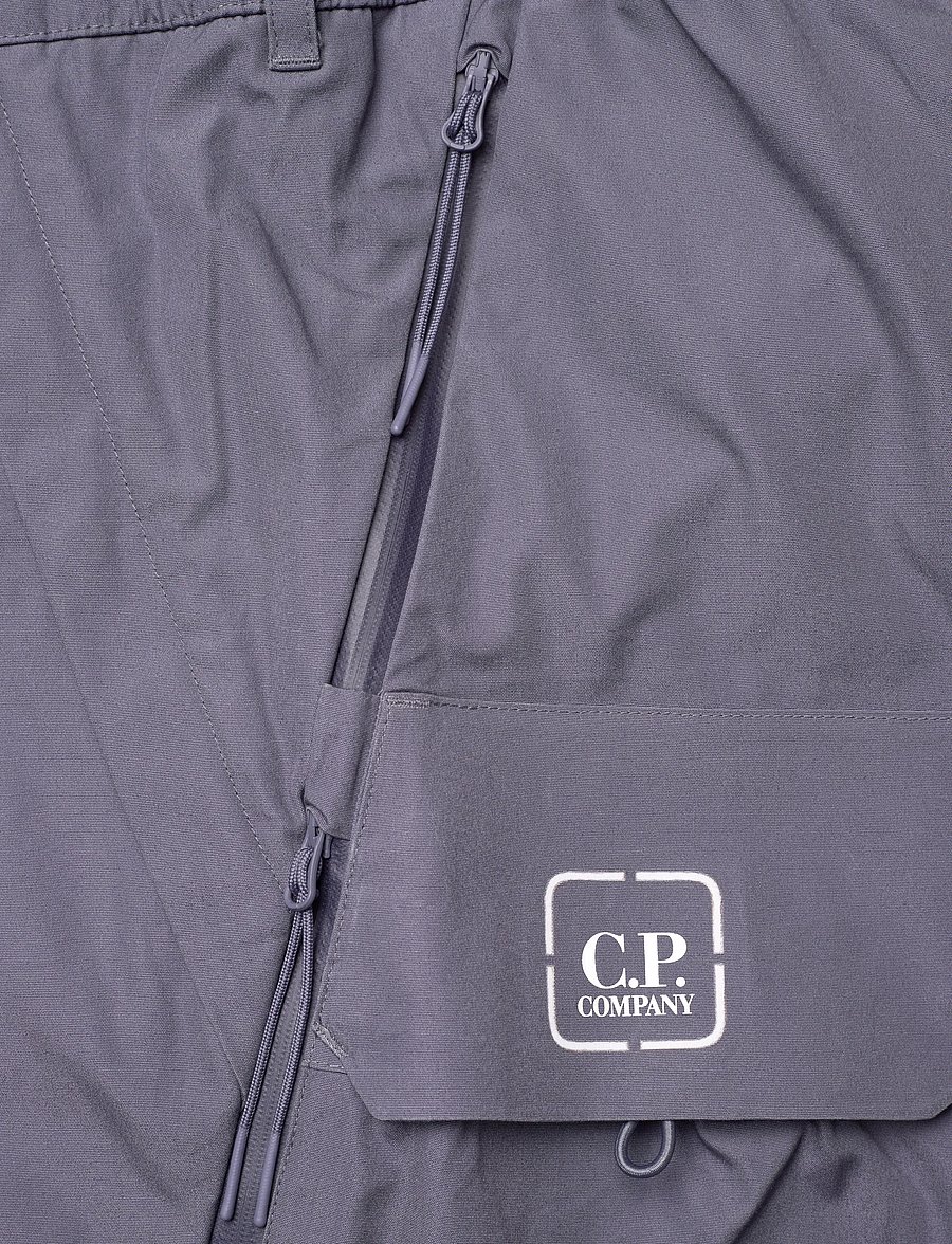 C.P. Company - Metropolis Hyst Cargo Bermuda Shorts - cargo shorts - ombre blue - 2