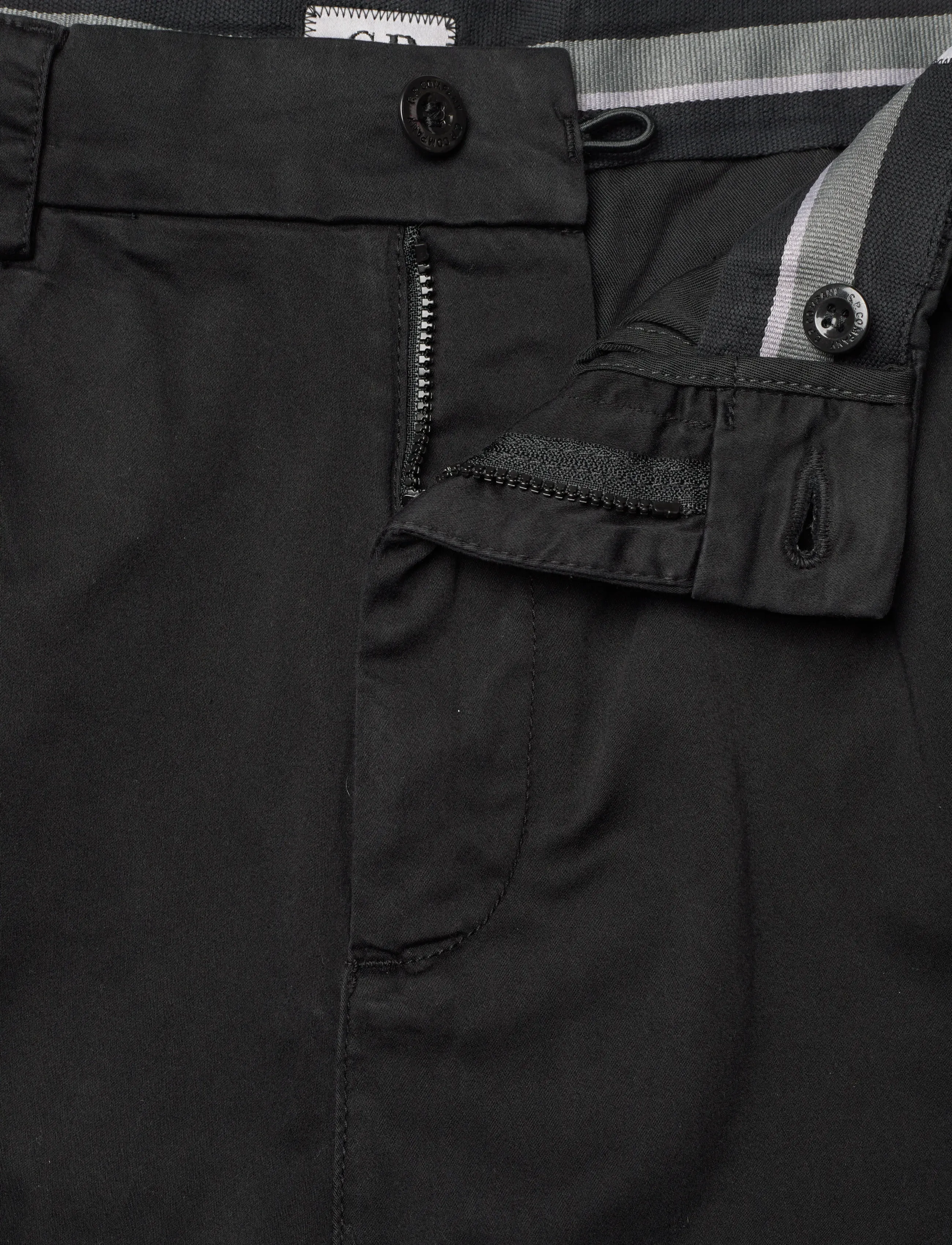 C.P. Company - Logo Patch Cargo Pants - cargo stila bikses - black - 3