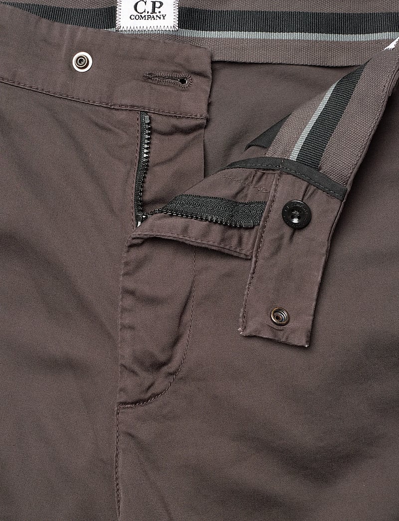 C.P. Company - Stretch Fit Cargo Pants - cargohose - dark brown - 3