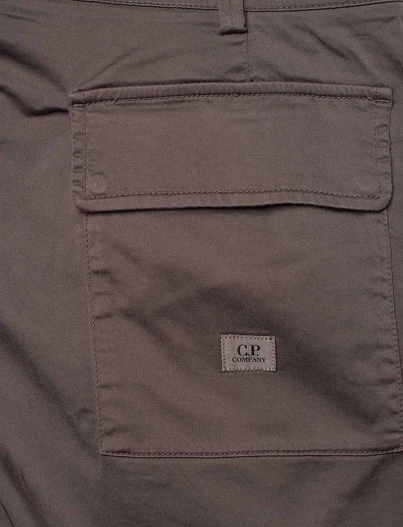 C.P. Company - Stretch Fit Cargo Pants - cargohose - dark brown - 4