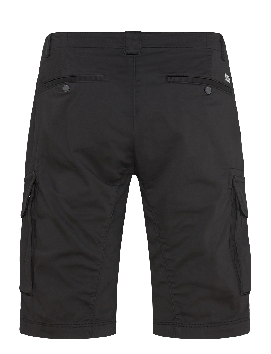 C.P. Company - SATIN STRETCH - BERMUDA - lühikesed kargopüksid - black - 2