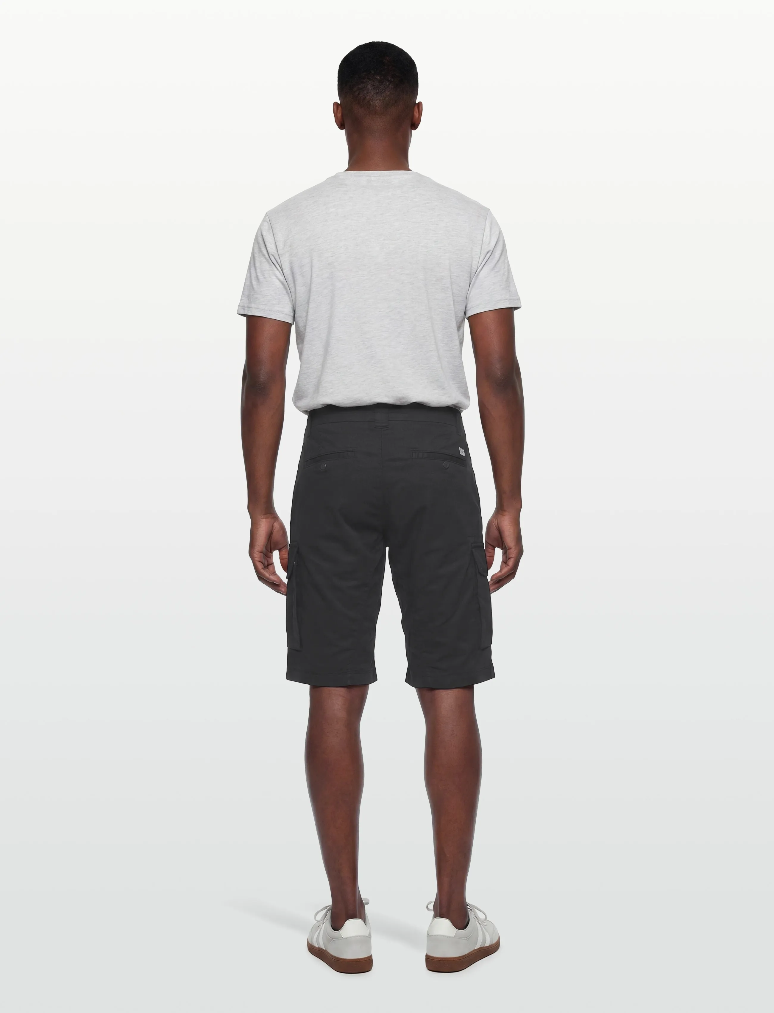 C.P. Company - SATIN STRETCH - BERMUDA - lühikesed kargopüksid - black - 4