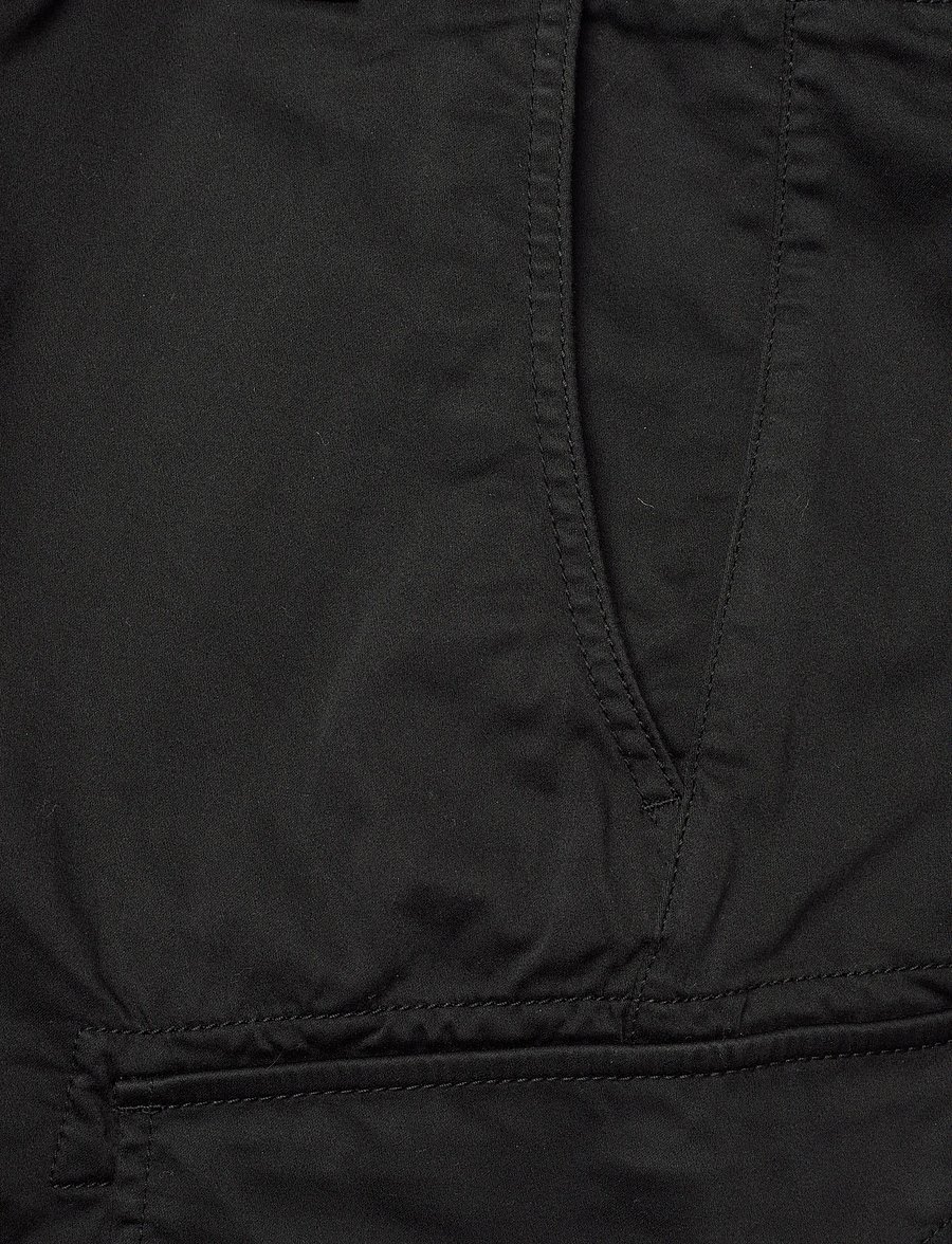C.P. Company - SATIN STRETCH - BERMUDA - lühikesed kargopüksid - black - 5