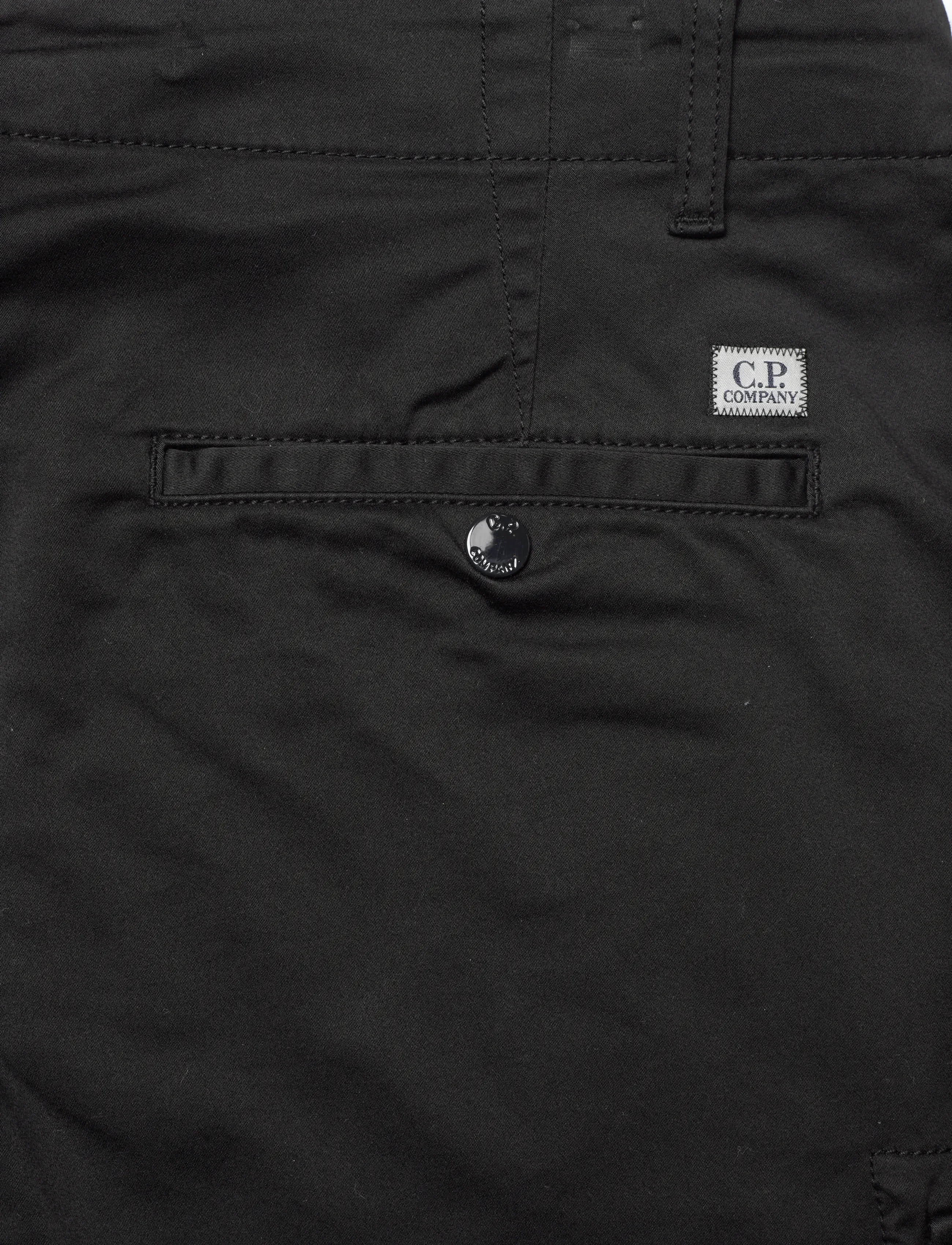C.P. Company - SATIN STRETCH - BERMUDA - cargo shorts - black - 4
