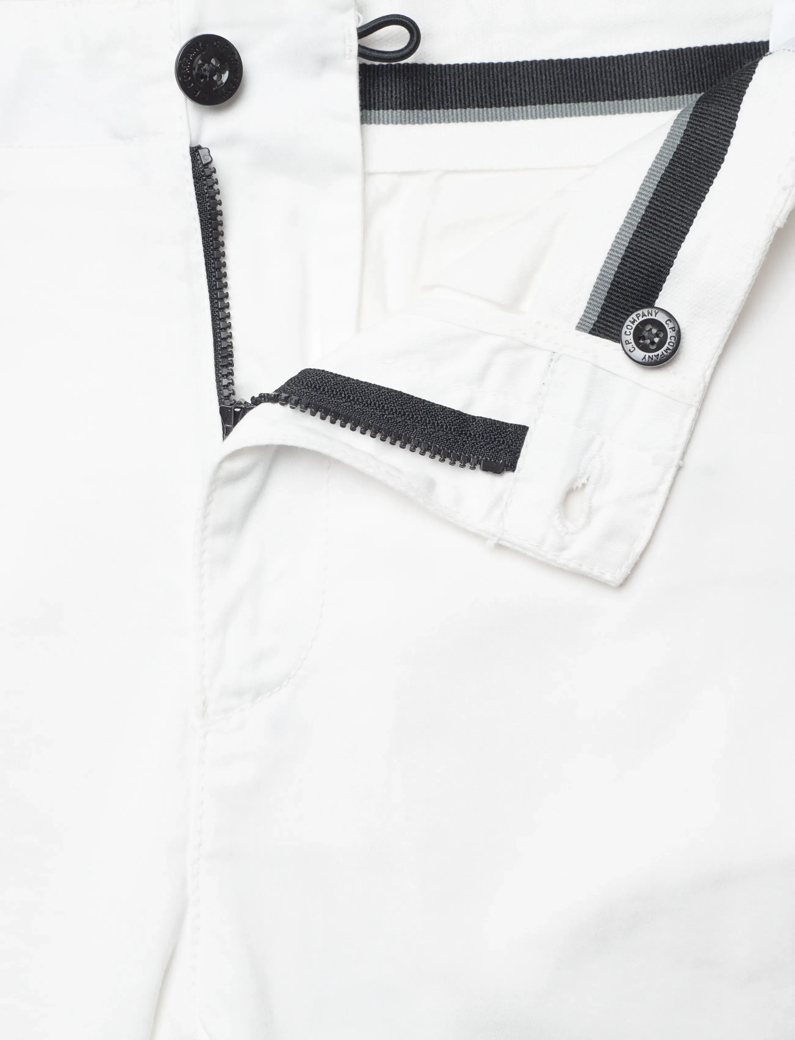 C.P. Company - SATIN STRETCH - BERMUDA - cargo shorts - gauze white - 3