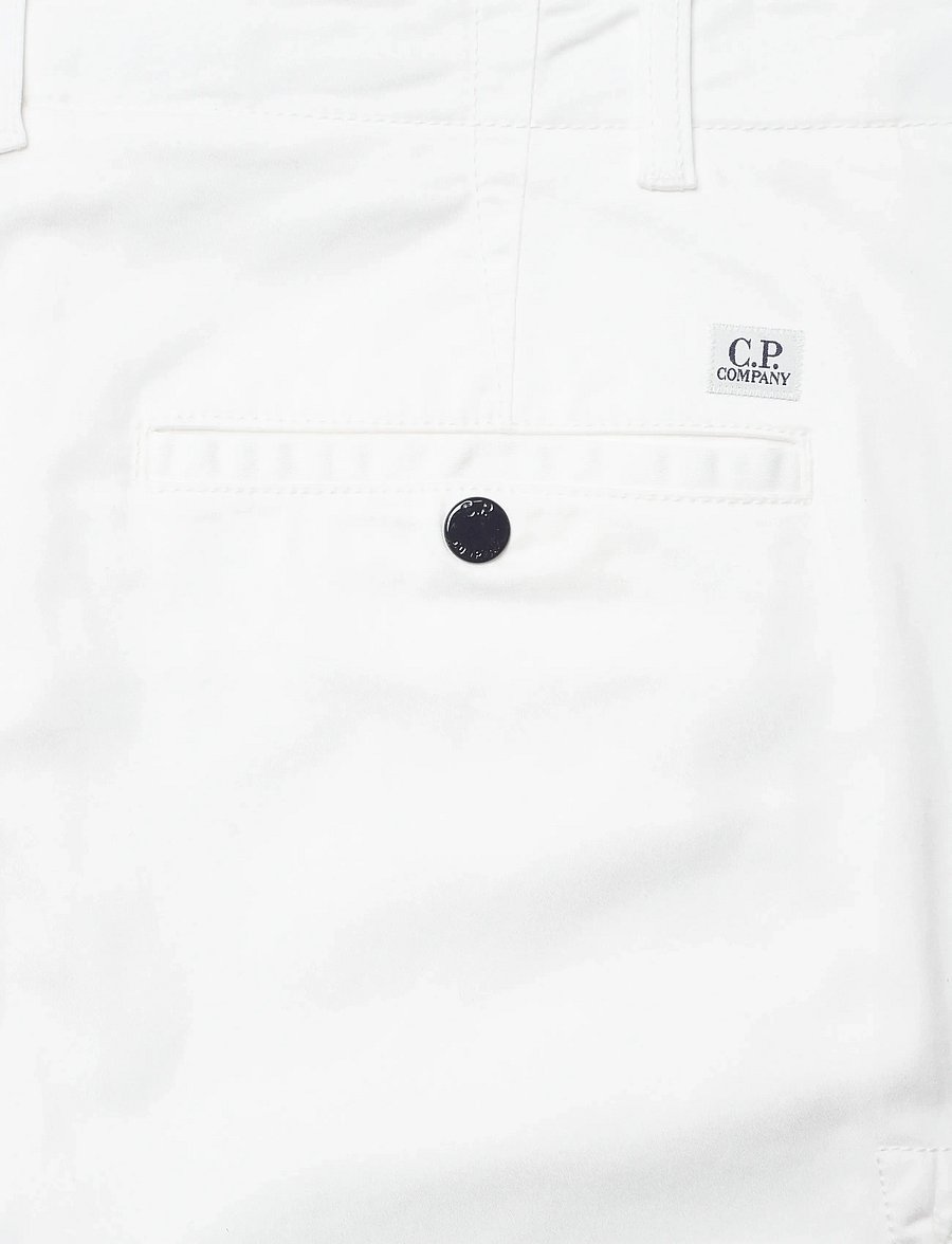 C.P. Company - SATIN STRETCH - BERMUDA - cargo shorts - gauze white - 4