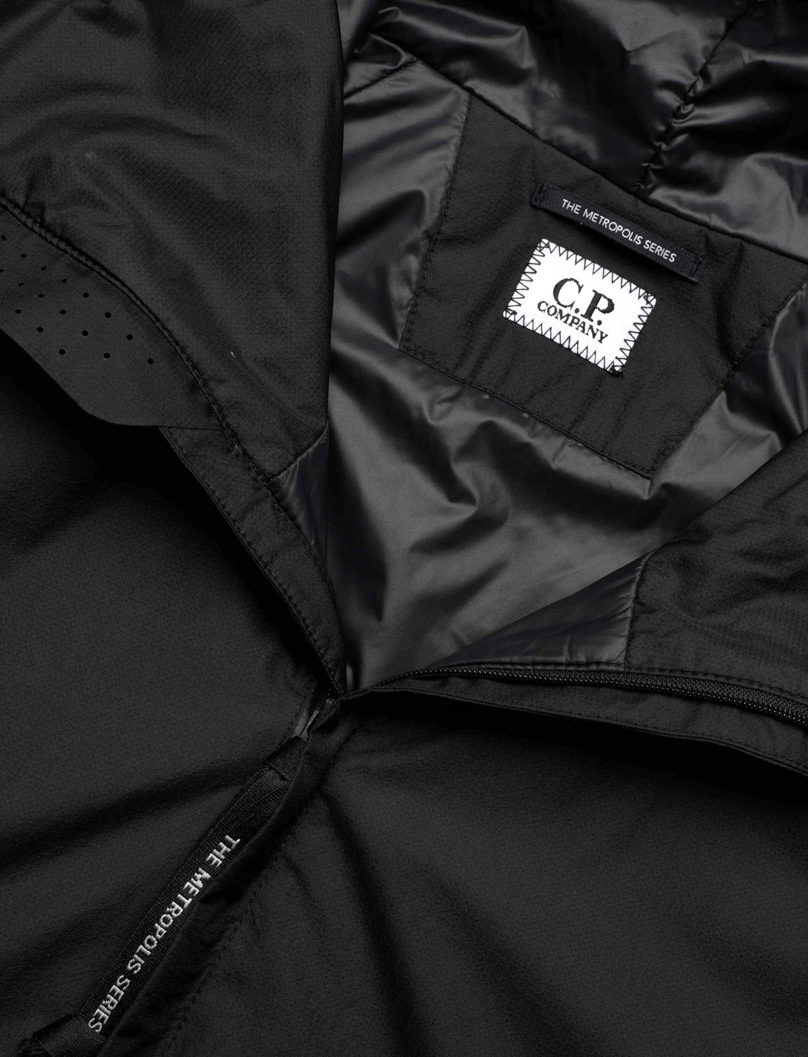 C.P. Company - The Metropolis Series Pertex® Padded Hooded Jacket - gefütterte jacken - black - 2