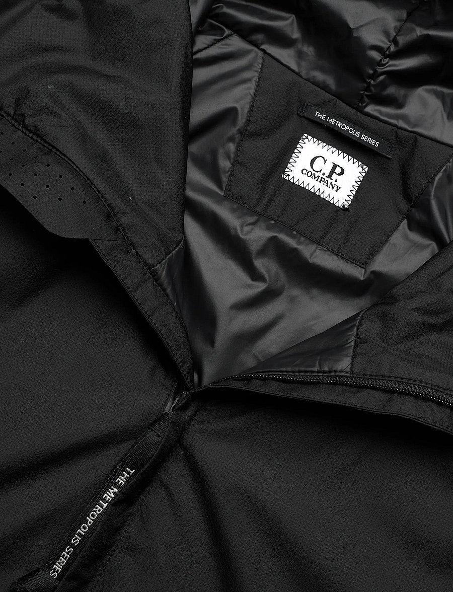 C.P. Company - The Metropolis Series Pertex® Padded Hooded Jacket - gefütterte jacken - black - 2