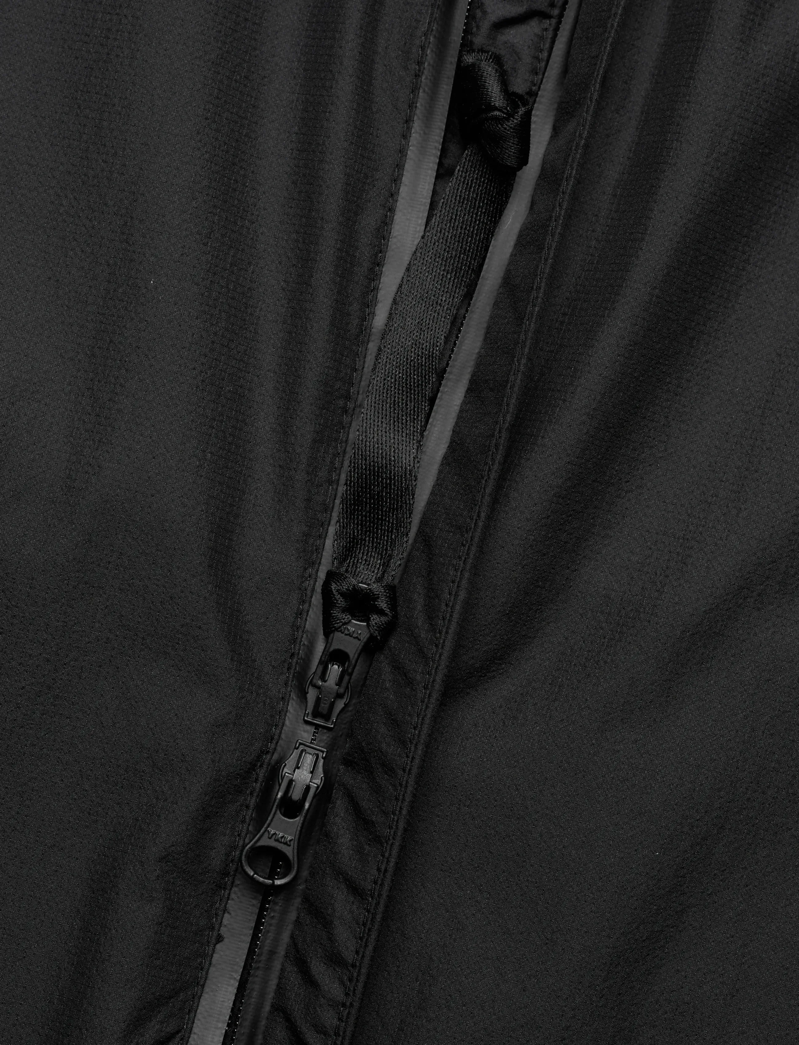 C.P. Company - The Metropolis Series Pertex® Padded Hooded Jacket - gefütterte jacken - black - 3