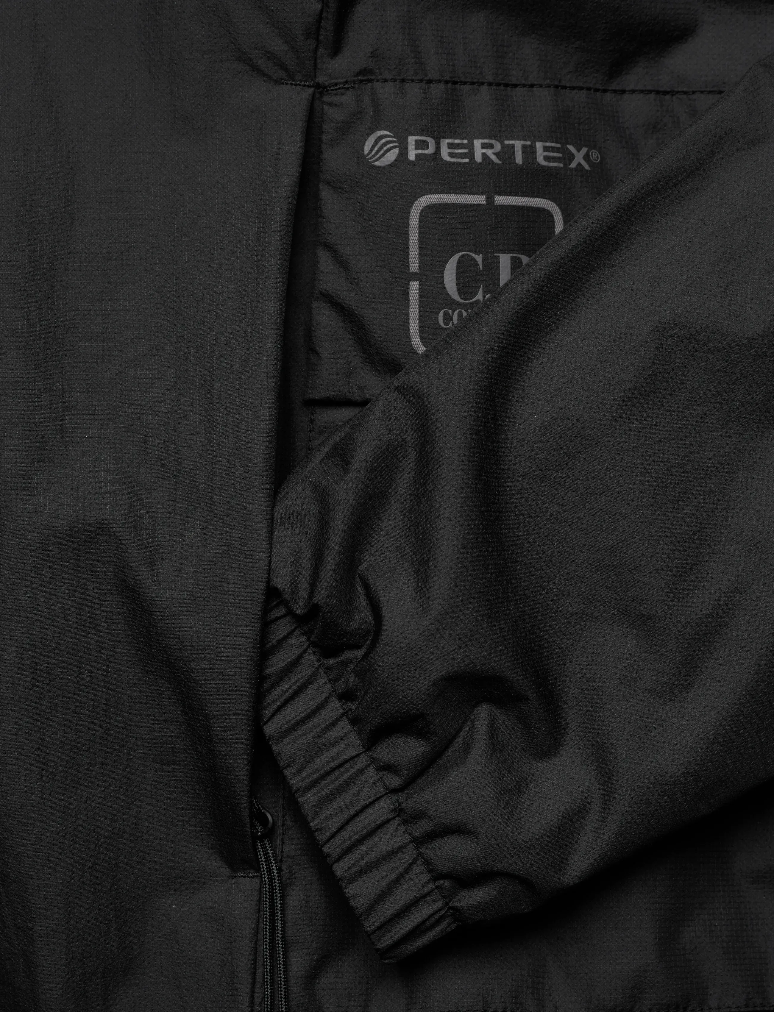 C.P. Company - The Metropolis Series Pertex® Padded Hooded Jacket - gefütterte jacken - black - 4