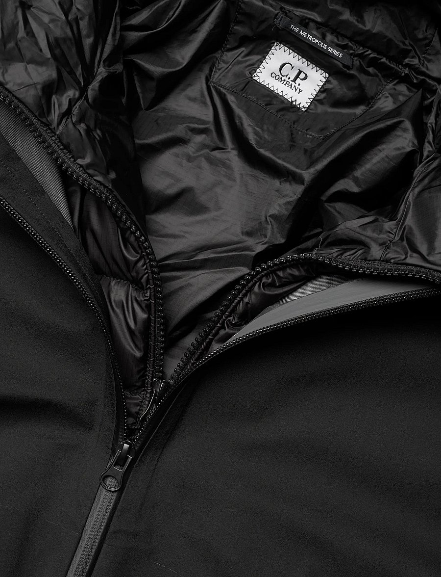 C.P. Company - Metropolis Gore-Tex 3L Infinium Anorak - padded jackets - black - 4