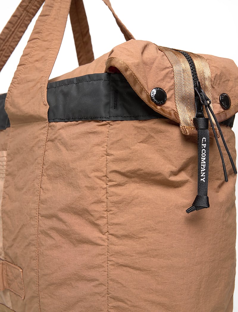 C.P. Company - Plain Paper Touch Duffel Bag - duffel-taschen - toffee - 4