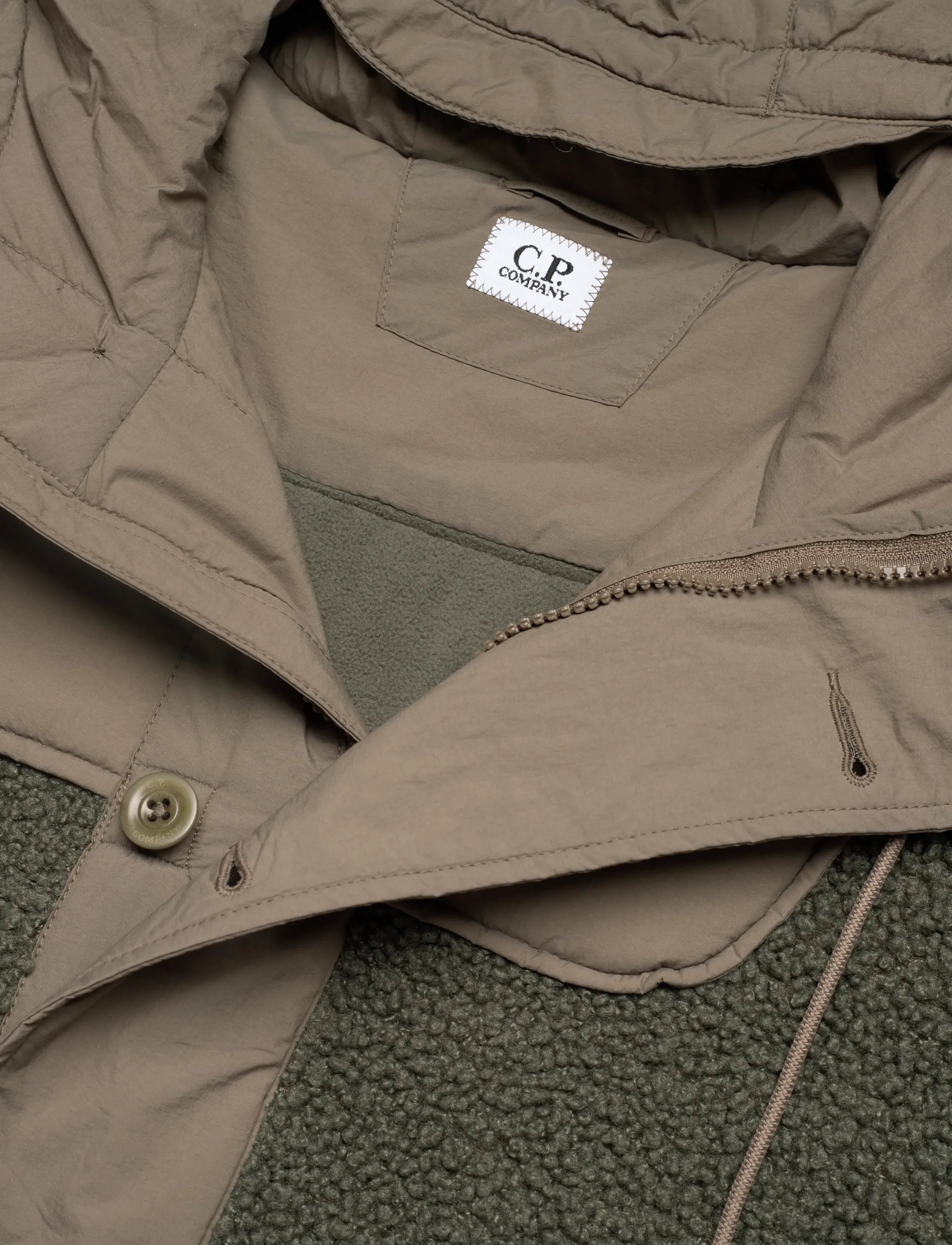 C.P. Company - Polar Shell Mixed Hooded Jacket - daunenjacken - grape leaf - 2