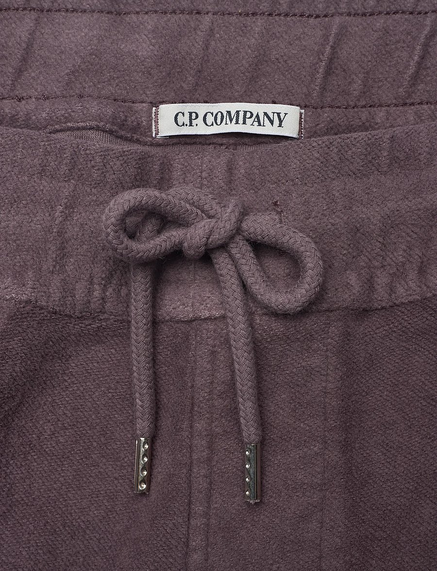 C.P. Company - Reverse Brushed & Emerized Diagonal Fleece Mixed Jogger - shop efter stil - purple dove - 3
