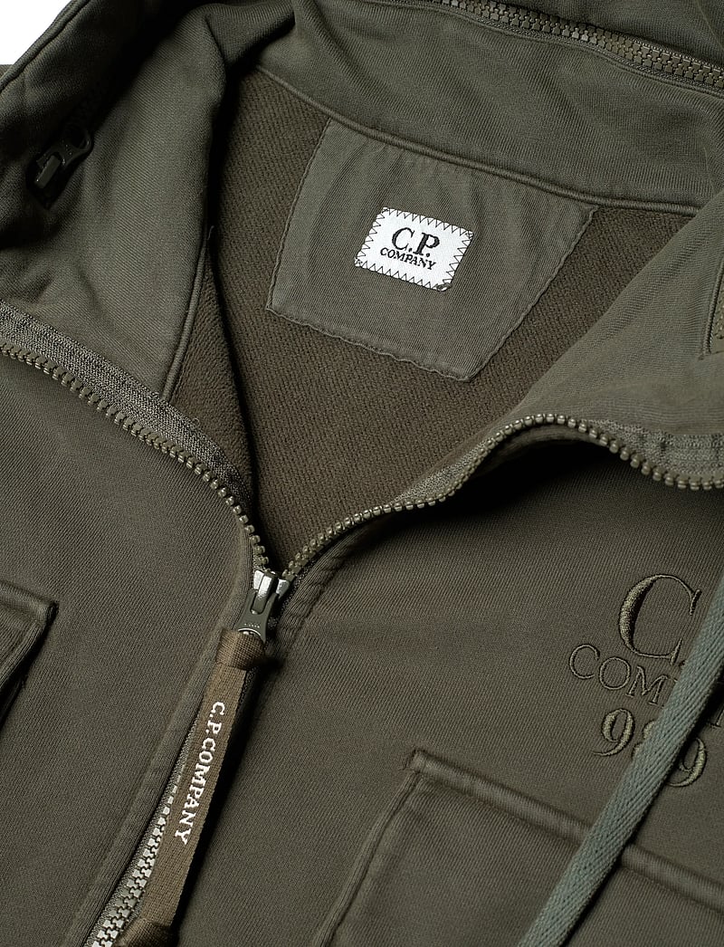 C.P. Company - Brushed And Emerized Diagonal Fleece Hooded Utility Sweatshirt - tunna jackor - grape leaf - 2