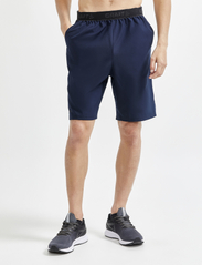Craft - Core Essence Relaxed Shorts M - lowest prices - blaze - 4