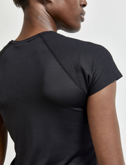 Craft - Adv Essence Ss Slim Tee W - topper & t-skjorter - black - 4
