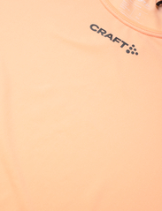 Craft - Adv Essence Ss Slim Tee W - t-shirts - cosmo - 2