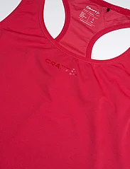 Craft - Adv Essence Singlet W - tank tops - bright red - 4