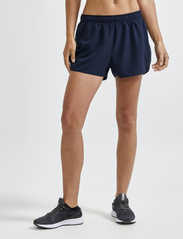 Craft - Adv Essence 2" Stretch Shorts W - trening shorts - blaze - 2