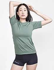 Craft - Core Dry Active Comfort SS W - t-shirts - moss - 2