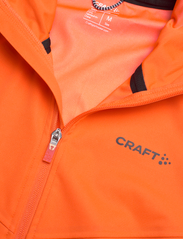 Craft - Adv Essence Hydro Jacket M - vibrant - 2