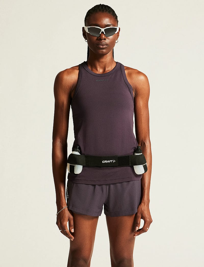 Craft - CORE ESSENCE MESH SINGLET W - Õlapaeltega pluusid - dk plum - 0