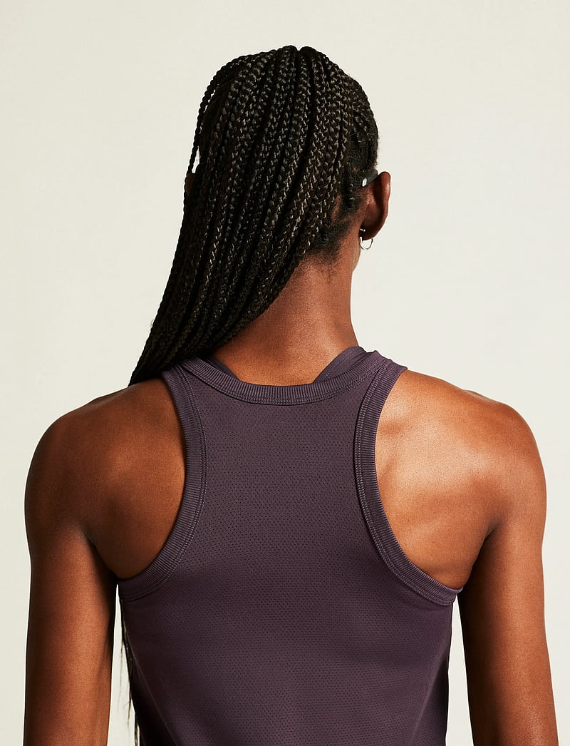 Craft - CORE ESSENCE MESH SINGLET W - Õlapaeltega pluusid - dk plum - 4
