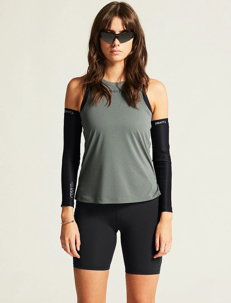 Craft - CORE ESSENCE SINGLET 2 W - Õlapaeltega pluusid - leaf - 0