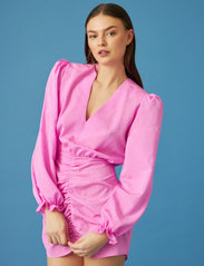 Cras - Jadacras Dress - festkläder till outletpriser - neon pink - 2