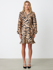 Cras - Lindacras Dress - feestelijke kleding voor outlet-prijzen - zebra almond - 1