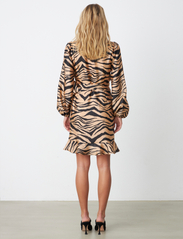 Cras - Lindacras Dress - wrap dresses - zebra almond - 3