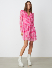 Cras - Sierracras Dress - sommerkjoler - pink rosegarden - 2